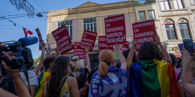 Beyoğlu'nda provokasyon! Polis müdahale etti
