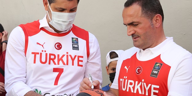 Beyoğlu'nda sokak basketbolunun geliştirilmesi için saha açıldı