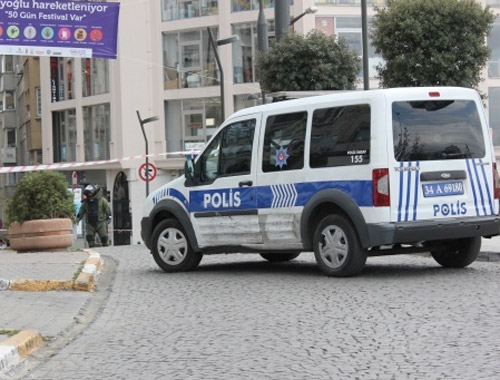 Beyoğlu'nda şüpheli paket polisi alarma geçirdi