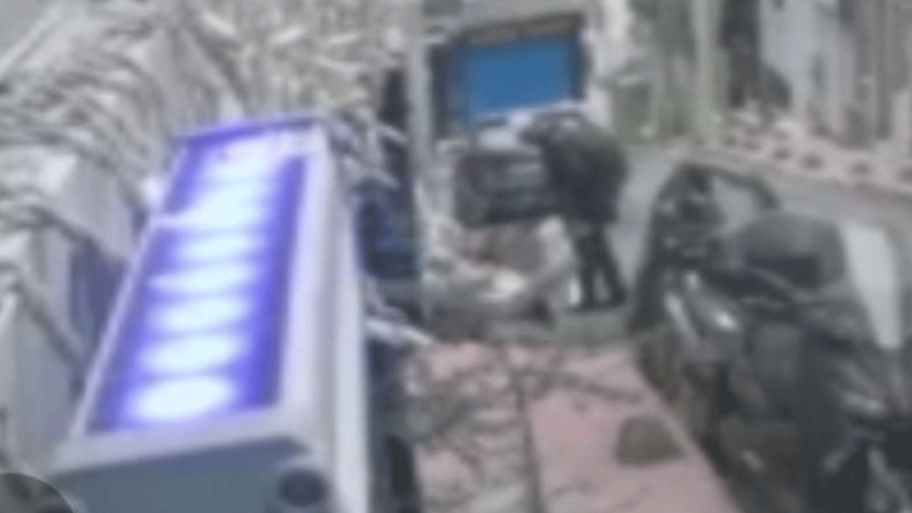 Beyoğlu'nda şüpheli şahıs binayı böyle yaktı!