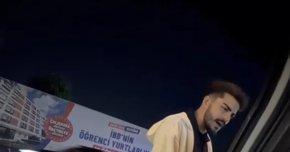 Beyoğlu'nda taksiye tekme atan motosikletli tutuklandı: 'Git bunları kaportacıya yaptır'