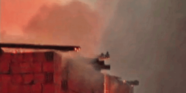 Beyoğlu'nda yangın! Vatandaş sokağa döküldü