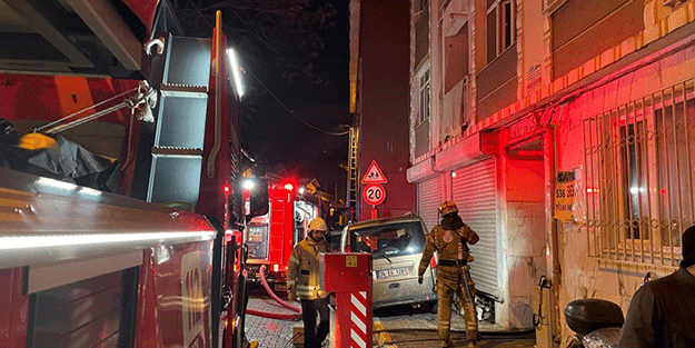 Beyoğlu’ndaki bir binada çıkan yangın söndürüldü