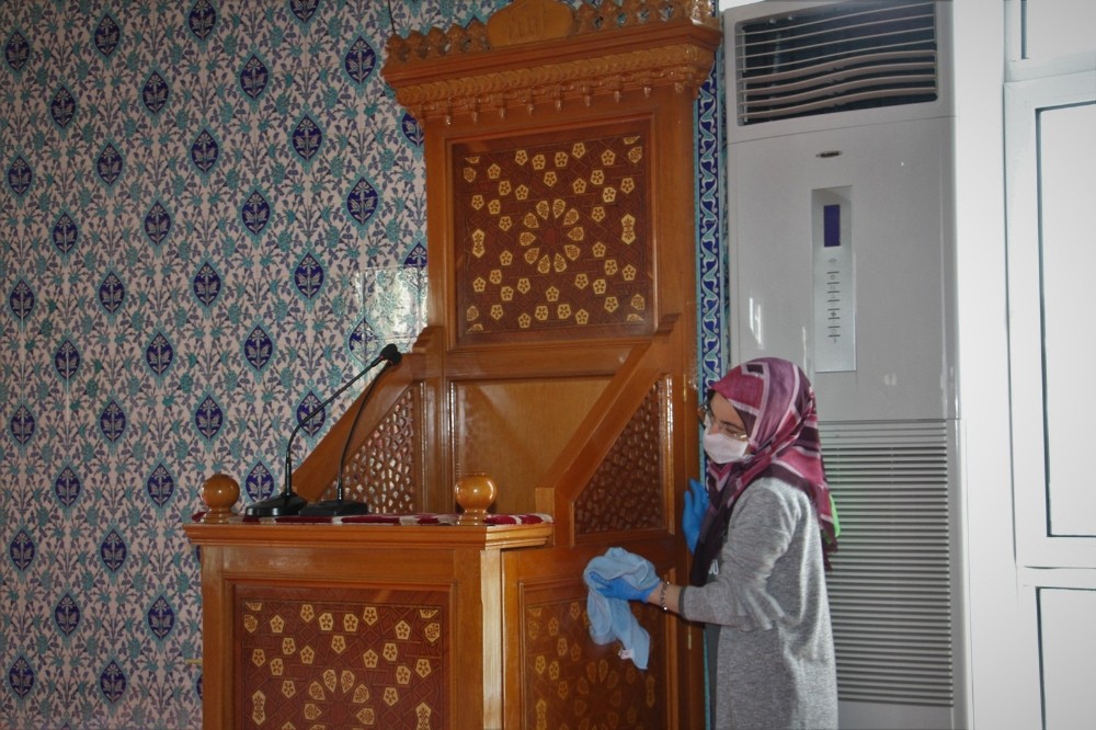 Beypazarı Belediyesi’nden camilerde temizlik çalışmaları 