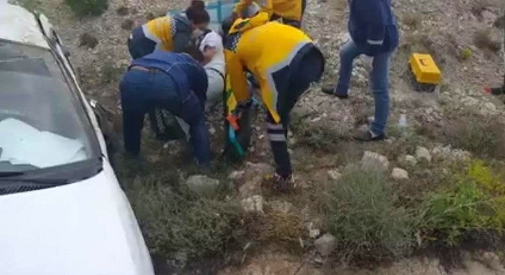 Beypazarı’nda bir araç şarampole yuvarlandı: 1 yaralı 