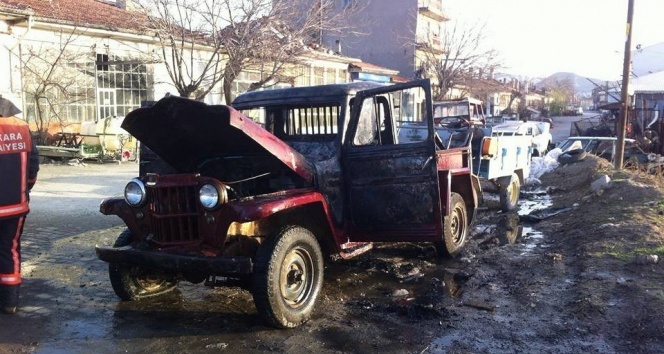 Beypazarı'nda iki araç kundaklandı