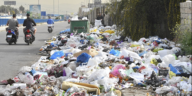 Beyrut sokaklarında çöp yığınları! İşte sebebi...