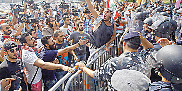 Beyrut’ta gösteri