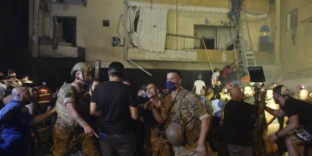 Beyrut'ta patlama! Ordu birlikleri bölgeyi kordon altına aldı