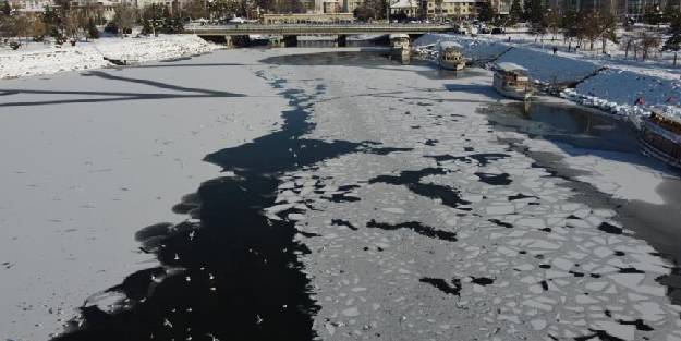 Beyşehir Gölü kıyıları dondu