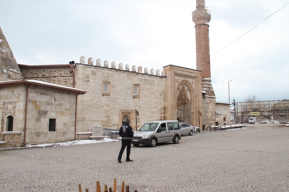 Beyşehir’de camiler cemaatsiz kaldı 