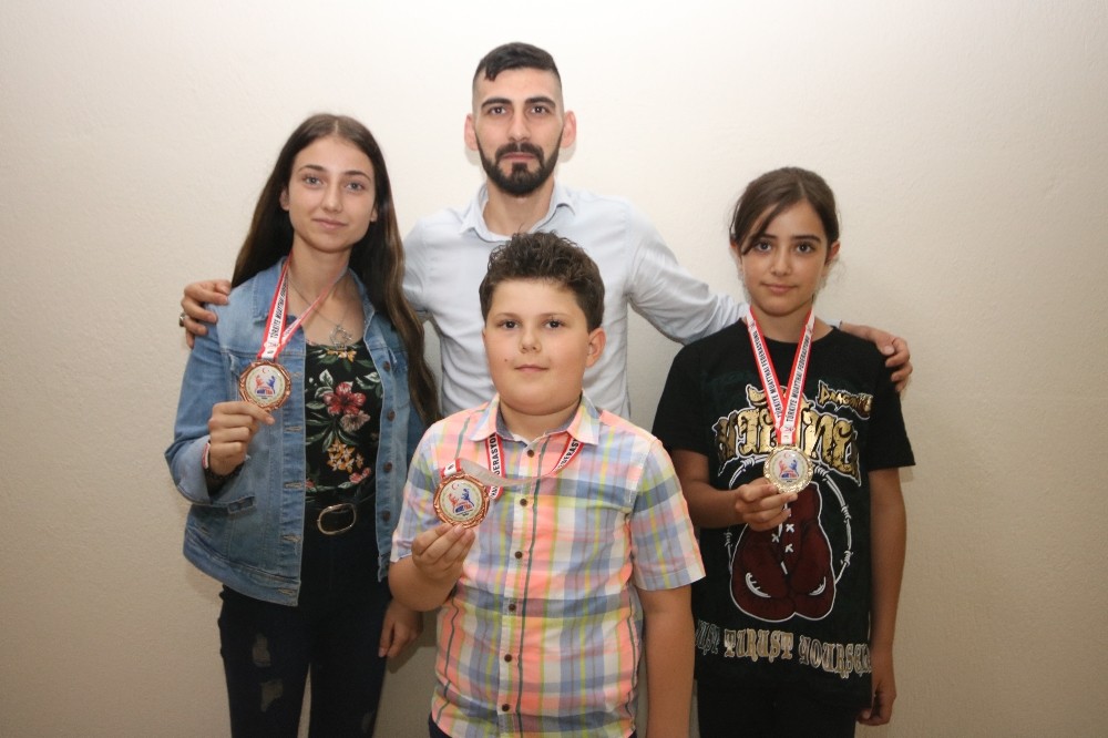 Beyşehir’in şampiyon sporcuları ilçenin gururu oldu 