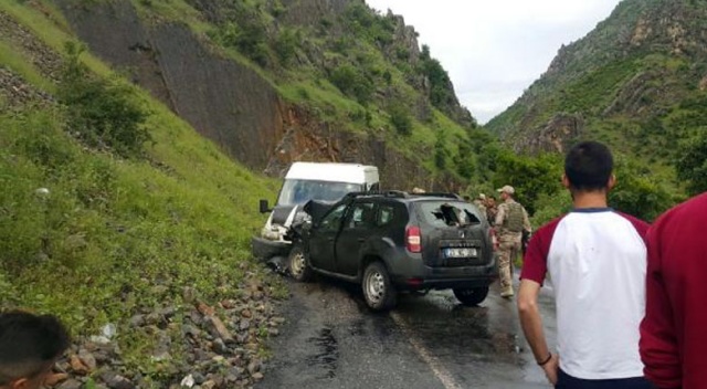 Beytüşşebap'ta kaza: 14'ü öğrenci, 17 yaralı