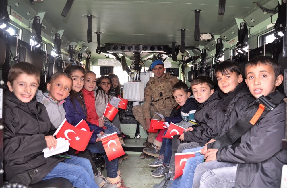 Beytüşşebap’ta öğrenciler zırhlı araçla şehir turu attı 