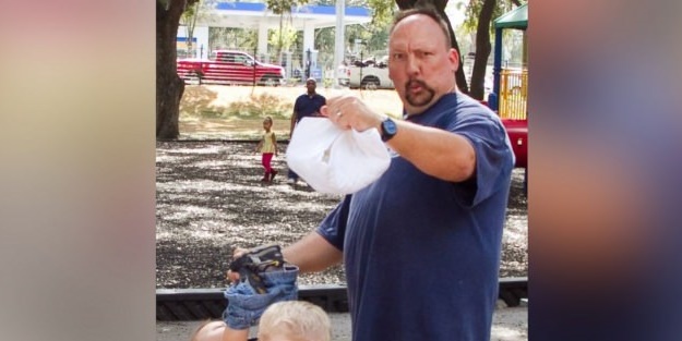 Bez değiştiren babaların komik halleri