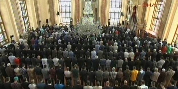 Bezmialem Camii'nde tarihi an!