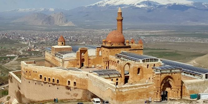 Tarihi İshakpaşa Sarayı ziyaretçilerini bekliyor