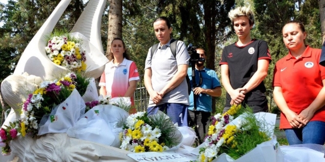 Turnuva öncesinde Özgecan Aslan’ın kabri ziyaret edildi