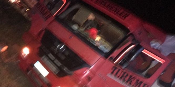 Yolcu otobüsü tıra arkadan çarptı: 10 yaralı