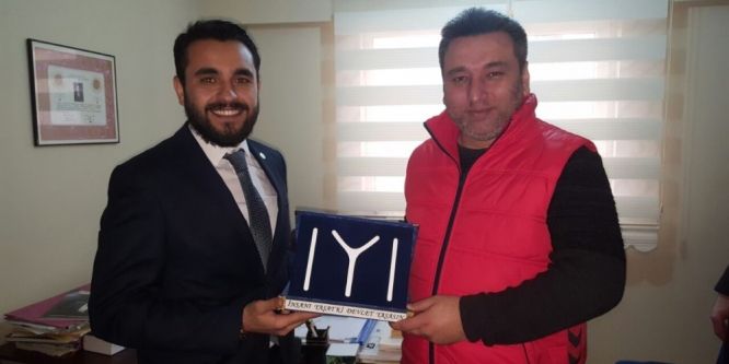 AK gençlerden süpriz ziyaret