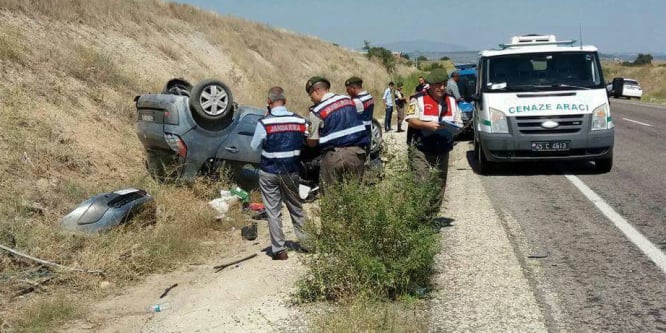 Manisa’da düğün konvoyunda kaza: 1 ölü, 5 yaralı