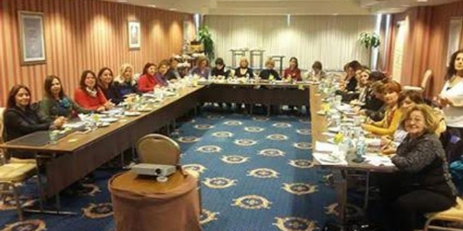 Kadınlar liderlik eğitimi alıyor