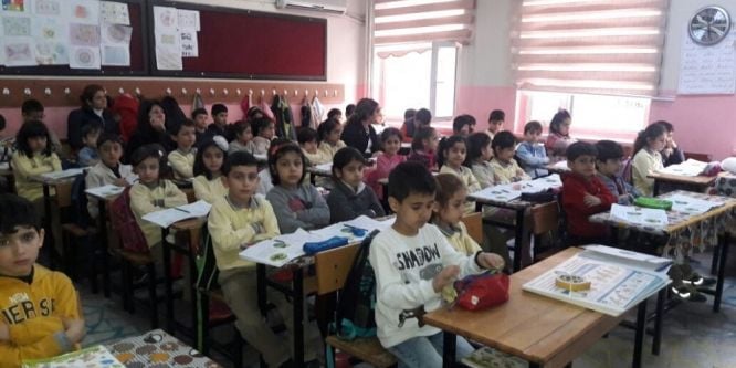 Öğrencilere gıda ve hijyen eğitimi veriliyor