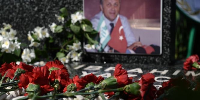 Bursaspor’un efsane başkanı dualarla anıldı