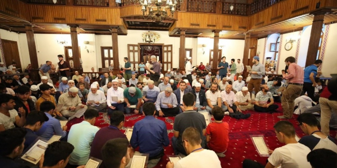 Kocaeli’de 249 hafızla sabah namazı kılındı