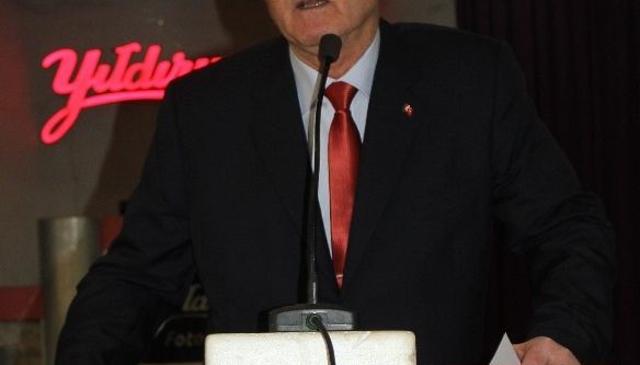 40 yıllık başkan yeniden seçildi