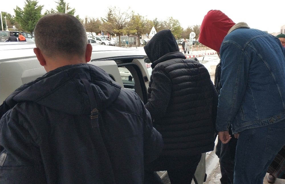Bıçakla yaralamaya 3 gözaltı 