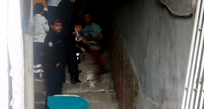 Bıçaklandı, yardımı reddetti!