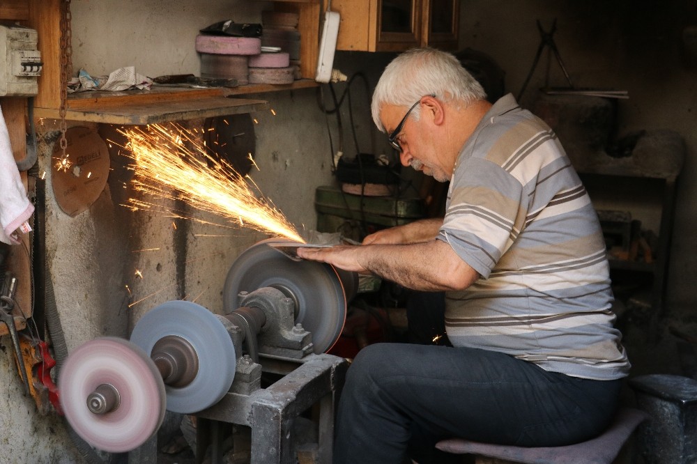 Bıçaklar Kurban Bayramı için bileleniyor 