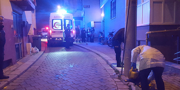 Bıçaklar, sopalar!.. Komşuların 'çöp kutusu' kavgasında kan aktı