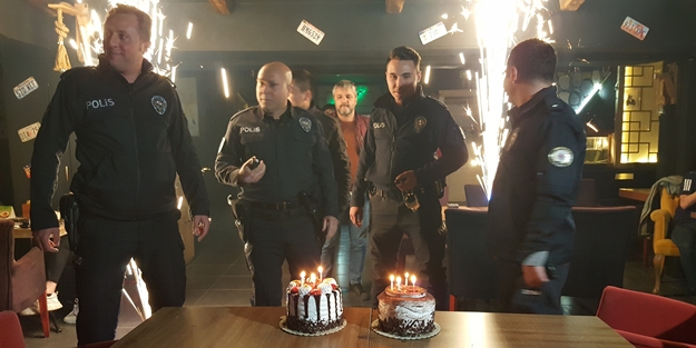 ‘Bıçaklı kavga var’ diye çağrılan polislere pasta sürprizi