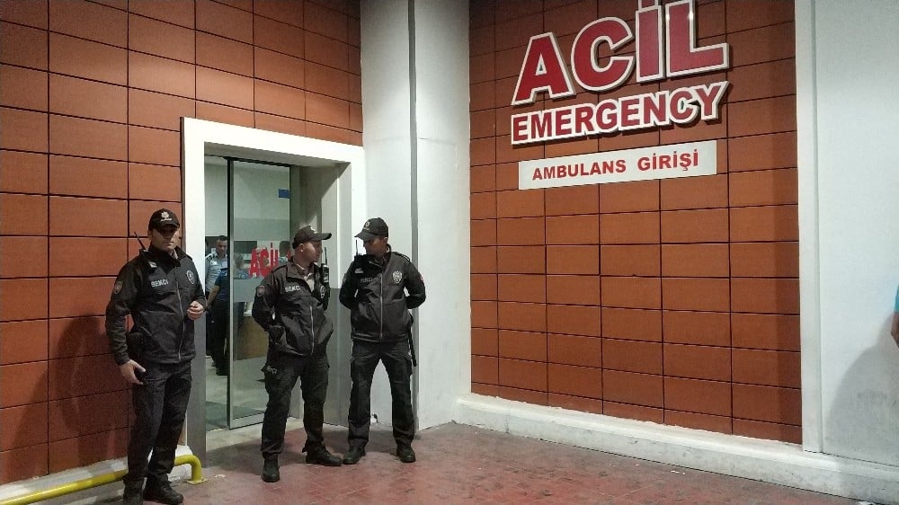Bıçaklı saldırıya uğrayan 17 yaşındaki genç hayatını kaybetti 