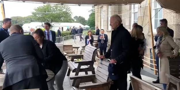Biden BBC muhabirlerini masadan kovdurdu! Yaşananları gülümseyerek izledi