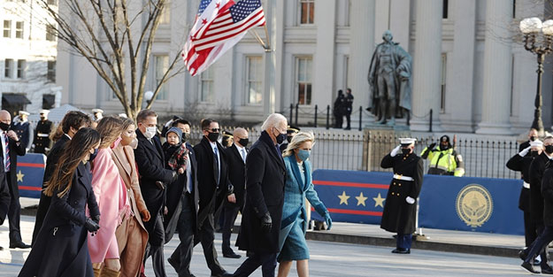 Biden Beyaz Saray'a girdi