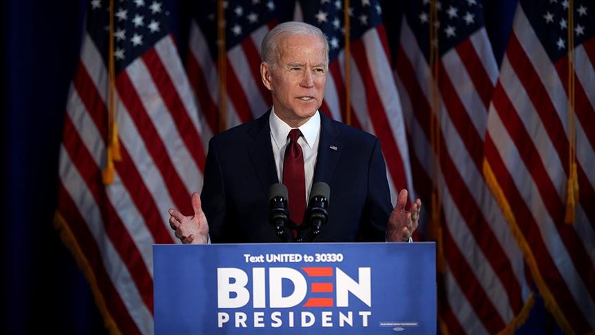 Biden, Demokrat rakipleri Buttigieg ve Sanders'a yüklendi