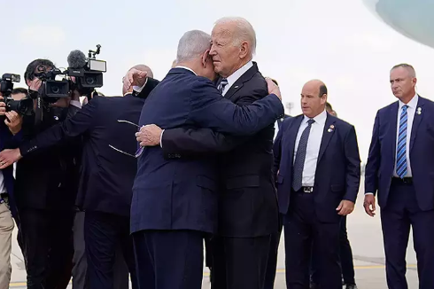 Biden katliamın gölgesinde İsrail'e indi! Katil ile kucaklaştı! İyi iş başardınız çocuklar!