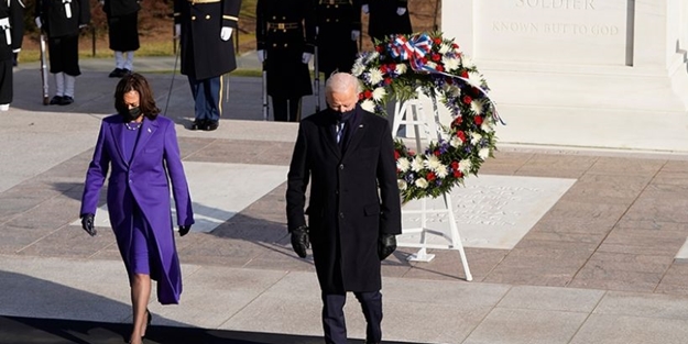 Biden Meçhul Asker Anıtı'na çelenk bıraktı