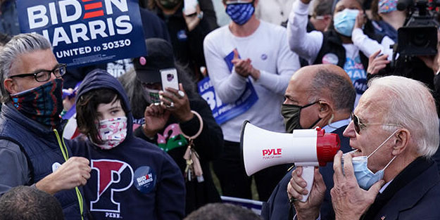 Biden seçim günü laf sokmayı ihmal etmedi