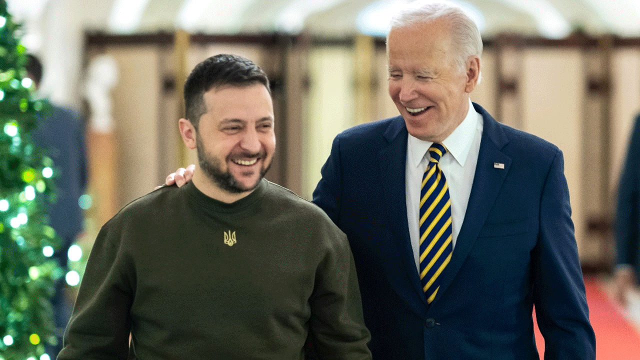 Biden, Zelenskiy yine el ele