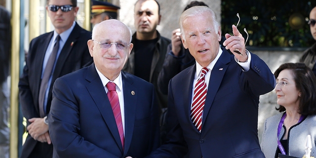 Biden’a Meclis ziyaretinde ’anlamlı’ hediye