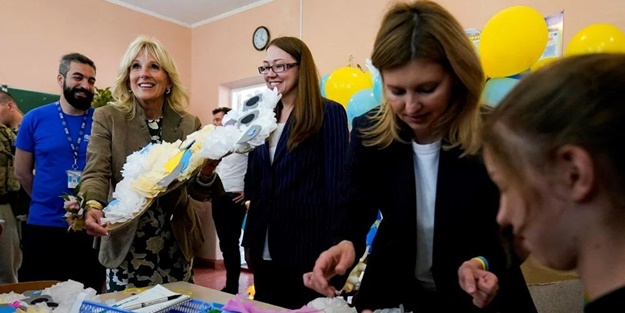 Biden'ın eşinden sürpriz ziyaret