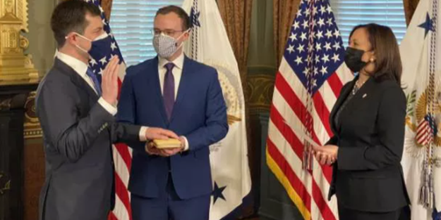 Biden'ın önerdiği isim onay aldı! ABD tarihinde ilk LGBT'li bakan