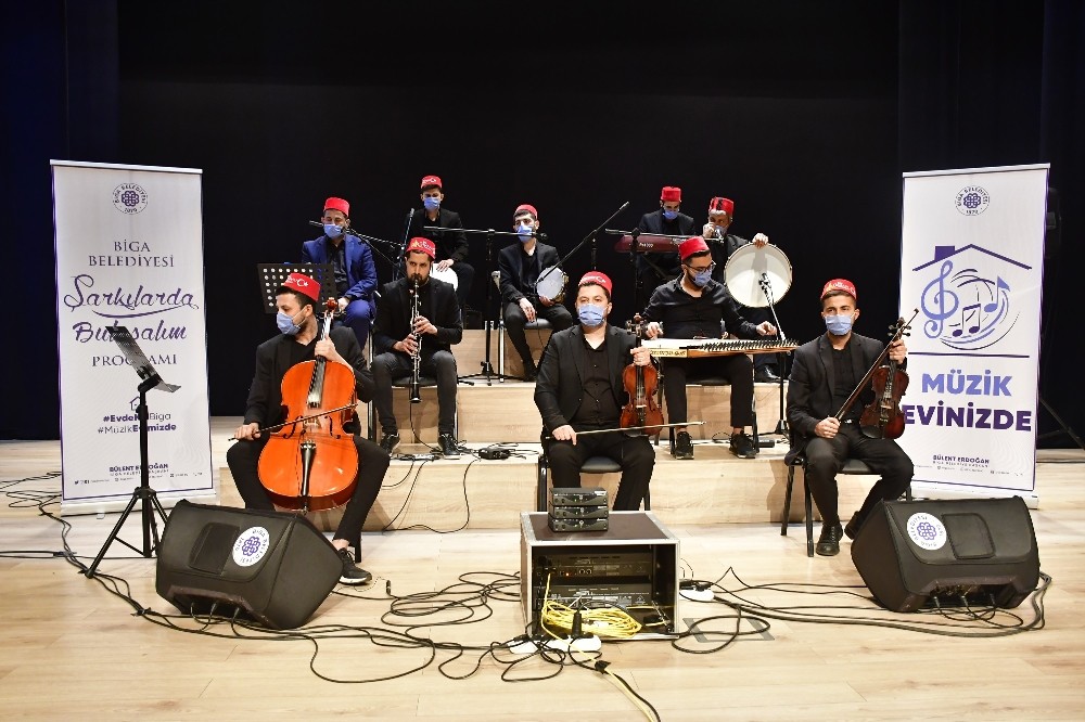 Biga Belediyesi müzikle buluşturmaya devam ediyor 