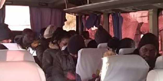Biga'da 24 kaçak göçmen ile 4 organizatör yakalandı