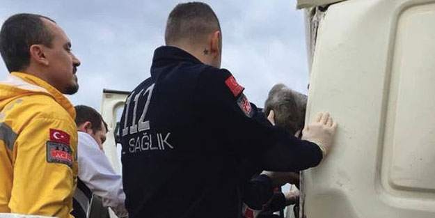 Biga'da aynı firmanın TIR'ları çarpıştı! 1 ölü