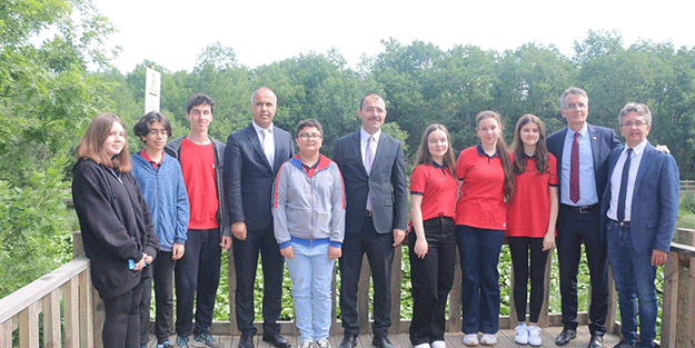 Biga'da deneme sınavlarında başarı gösteren öğrenciler ödüllendirildi